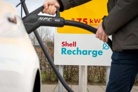 1.400 snellaadplaatsen worden geplaatst bij GAMMA en Karwei in 2022 1.400 snellaadplaatsen worden geplaatst bij GAMMA en Karwei in 2022