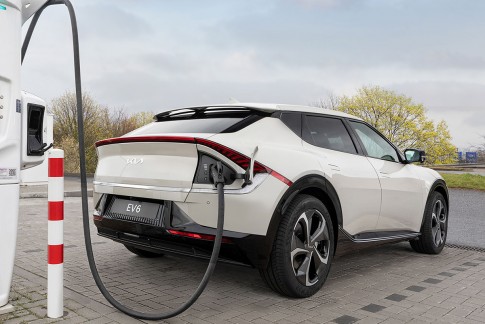 Voor de slimme EV-rijders: elektrische auto snelladen en schoonmaken tegelijk Voor de slimme EV-rijders: elektrische auto snelladen en schoonmaken tegelijk