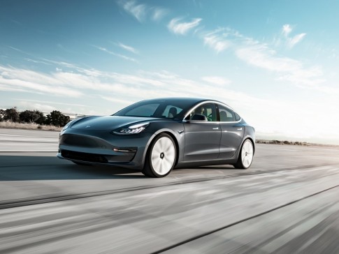 Het verschil tussen Autopilot en Full Self-Driving van Tesla Het verschil tussen Autopilot en Full Self-Driving van Tesla