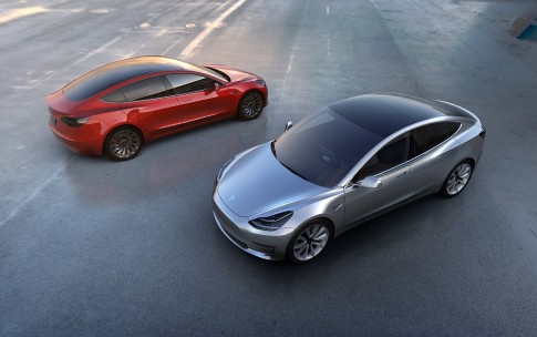 Tesla showt afgerond prototype Model 3