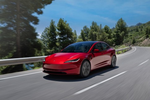 Tesla Model 3: nu tot 700 km actieradius en lagere vanafprijs!