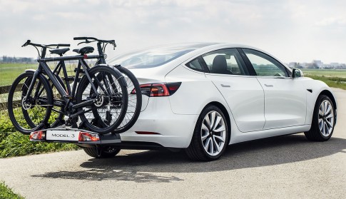 Tesla Model 3 met trekhaak voor fietsendrager of aanhanger