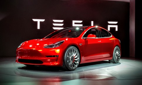 Tesla verbreekt record levering aantal auto's in eerste kwartaal 2017