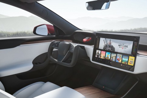 Tesla Model S nu geleverd met automatisch verstelbaar scherm