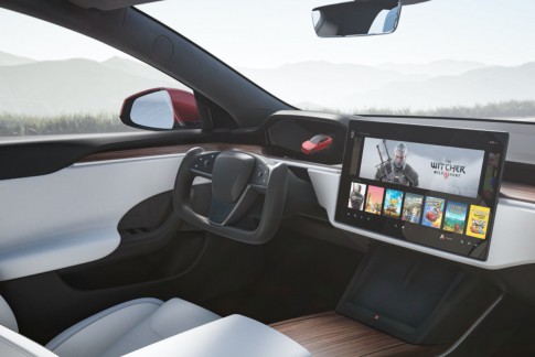 Tesla Model S nu geleverd met automatisch verstelbaar scherm Tesla Model S nu geleverd met automatisch verstelbaar scherm