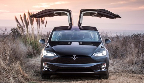 De beste verborgen Tesla features en hoe ze te vinden