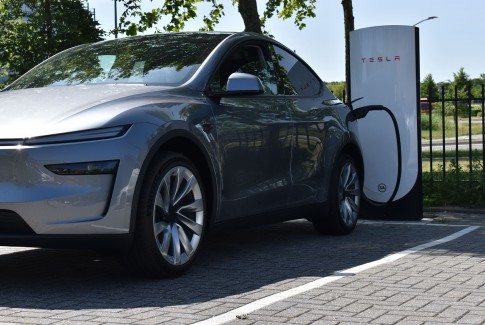 Tesla MultiPass als eerste in Nederland: nergens meer gedoe met laadpasjes