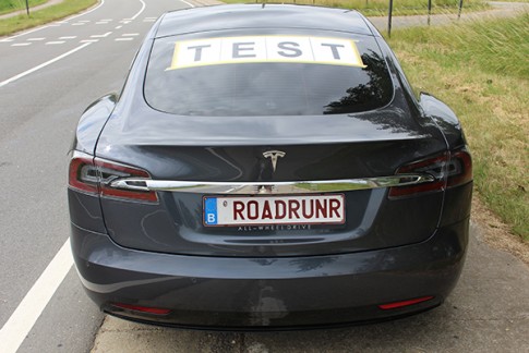 Tesla Model S actieradius record gebroken in België. 900+ km zonder opladen!