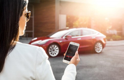 Tesla auto's krijgen een Sentry Mode om diefstal te voorkomen Tesla auto's krijgen een Sentry Mode om diefstal te voorkomen
