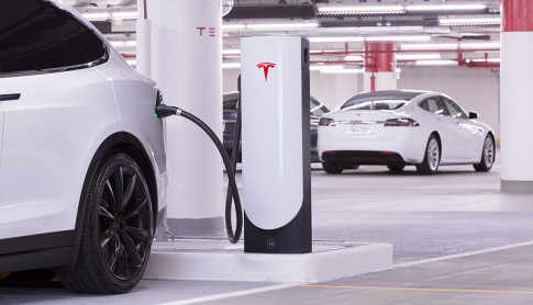 Netflix kijken tijdens het opladen van uw Tesla, binnenkort kan het Netflix kijken tijdens het opladen van uw Tesla, binnenkort kan het