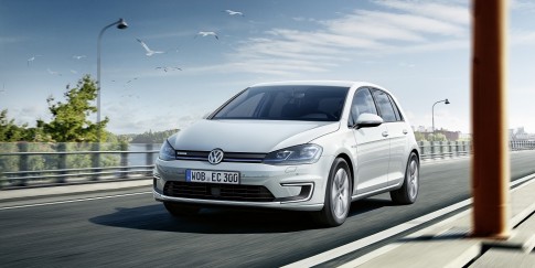 Tot 300 kilometer elektrisch rijden met de actieradius van de nieuwe e-Golf Tot 300 kilometer elektrisch rijden met de actieradius van de nieuwe e-Golf