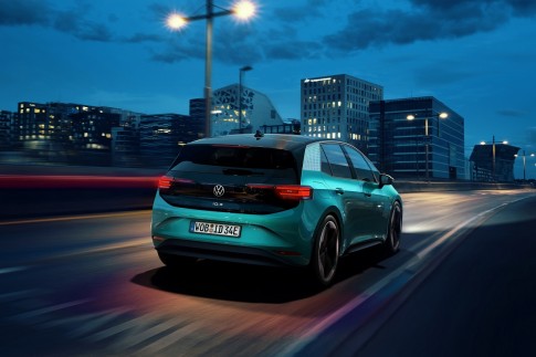 Volkswagen ID.3 1st uitvoeringen en prijzen bekend: al vanaf 38.000 euro Volkswagen ID.3 1st uitvoeringen en prijzen bekend: al vanaf 38.000 euro