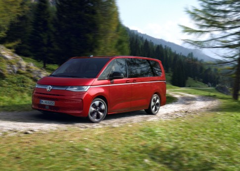 Volkswagen Multivan PHEV krijgt tot 95 km elektrisch bereik Volkswagen Multivan PHEV krijgt tot 95 km elektrisch bereik