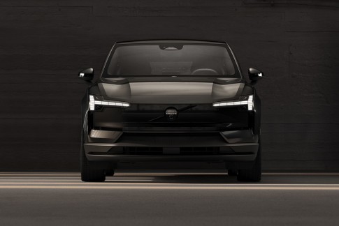 Volvo EX30 Black Edition: voor wie graag alles op zwart zet