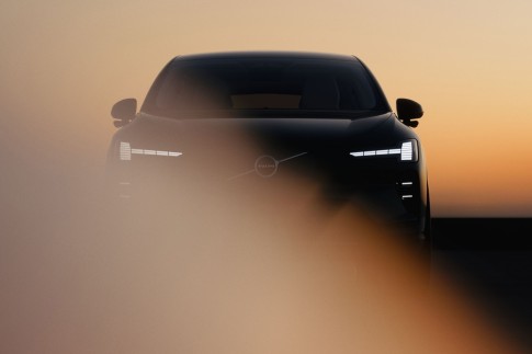 Volvo EX60 kroont zich nu al tot actieradius-koning onder elektrische SUV's