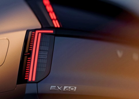 De Volvo EX60 laat zich al een klein beetje zien - dit zijn de eerste details De Volvo EX60 laat zich al een klein beetje zien - dit zijn de eerste details