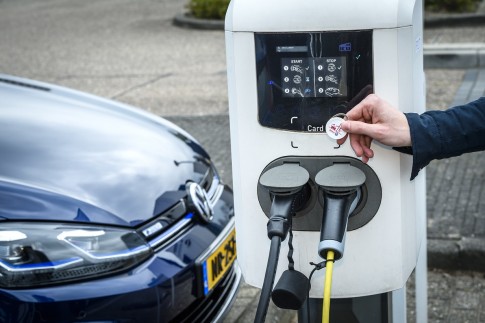 Nieuwe batterij van Toshiba laadt 320 km actieradius bij in 6 minuten Nieuwe batterij van Toshiba laadt 320 km actieradius bij in 6 minuten