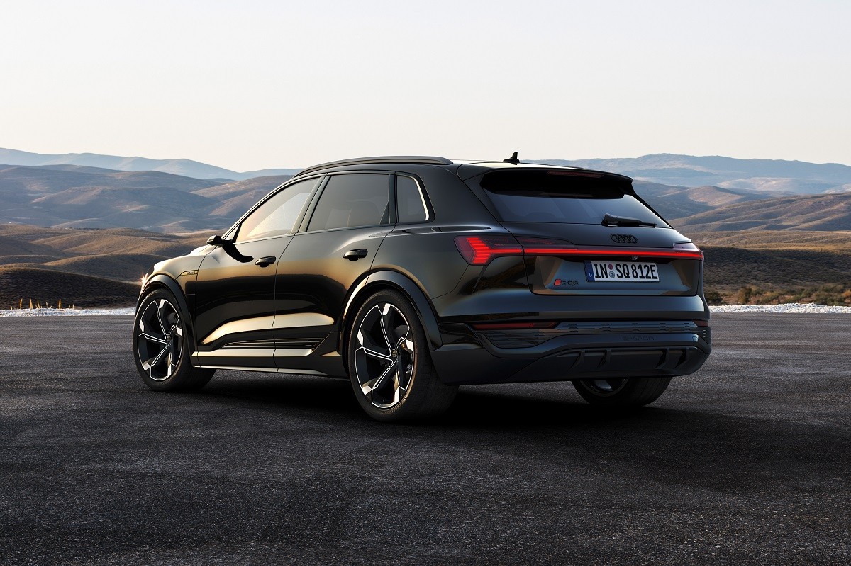Audi etron wordt Audi Q8 etron vernieuwde looks en 600 km
