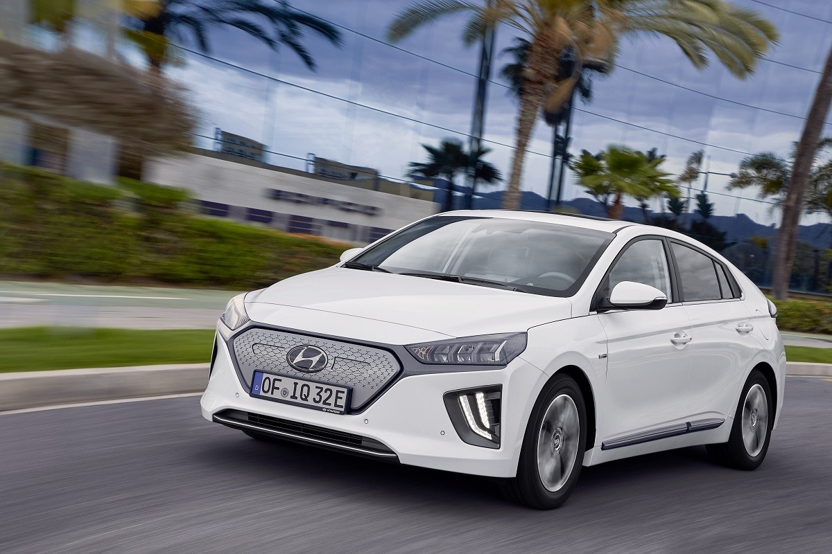 Suradam Gematigd gevoeligheid Hyundai IONIQ Electric krijg een update: nieuwe look en 300 km range |  ActivLease