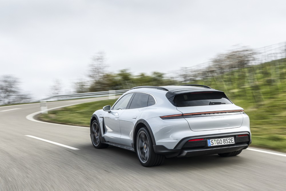 Porsche Taycan серый