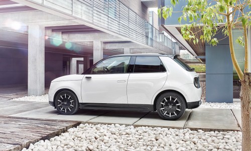Honda e, de enige EV waarop je een magnetron of spelcomputer kan aansluiten