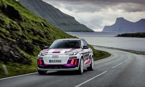 Audi laat de Q6 e-tron alvast zien voor z'n onthulling Audi laat de Q6 e-tron alvast zien voor z'n onthulling
