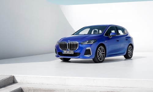 De nieuwe BMW 2-Serie Active Tourer laat z'n neus zien De nieuwe BMW 2-Serie Active Tourer laat z'n neus zien
