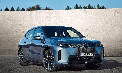 BMW iX wordt uitgebreid vernieuwd en krijgt ruim 700 km bereik BMW iX wordt uitgebreid vernieuwd en krijgt ruim 700 km bereik