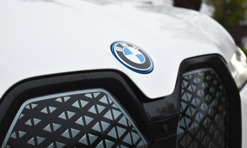 BMW verslaat Mercedes-Benz op twee fronten BMW verslaat Mercedes-Benz op twee fronten