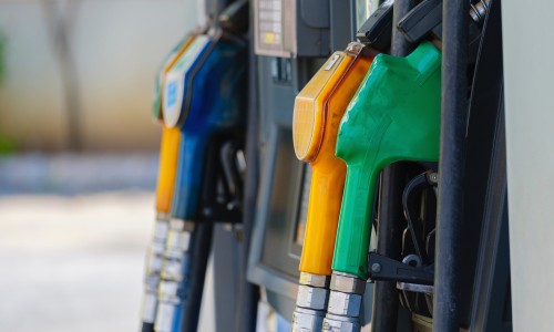Elektrisch leasen nog voordeliger: Gaat de benzineprijs in 2024 flink omhoog?