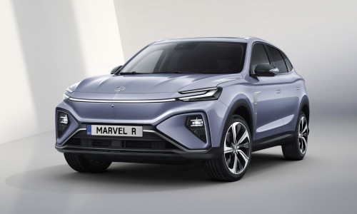 Nieuwe elektrische MG Marvel R onthuld met enorm Tesla-achtig touchscreen