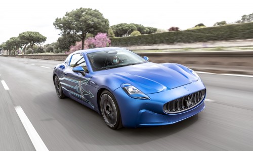 Video: Elektrische Maserati GranTurismo Folgore goed te zien