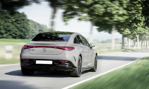 De Mercedes-Benz EQE is er vanaf 76.825 euro. Bestellen kan direct!