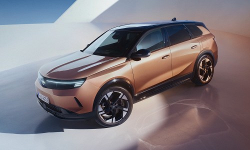 De Opel Grandland is volledig vernieuwd en voor het eerst ook elektrisch De Opel Grandland is volledig vernieuwd en voor het eerst ook elektrisch