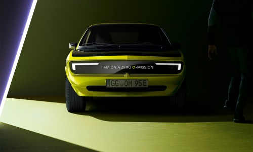 Opel teast erop los met elektrische versie van de klassieke Manta Opel teast erop los met elektrische versie van de klassieke Manta