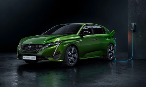 De compleet nieuwe Peugeot 308 wordt ook leverbaar als plug-in hybride De compleet nieuwe Peugeot 308 wordt ook leverbaar als plug-in hybride