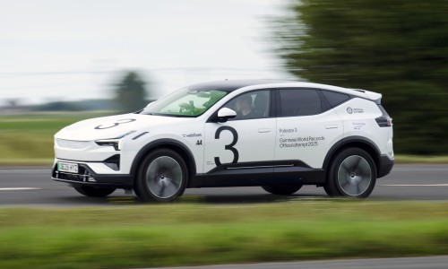 De Polestar 3 zet met 935 km bereik een nieuw wereldrecord neer