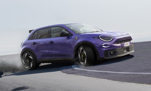 Elektrisch bommetje: dit is de eerste foto van de Abarth 600e! Elektrisch bommetje: dit is de eerste foto van de Abarth 600e!