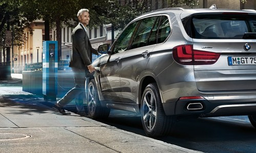 Plug-in hybrids BMW 330e en de BMW 225xe beide met 15% bijtelling Plug-in hybrids BMW 330e en de BMW 225xe beide met 15% bijtelling