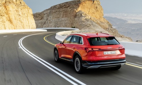 Audi e-tron haalt maar liefst 417 km actieradius zonder laden! Audi e-tron haalt maar liefst 417 km actieradius zonder laden!