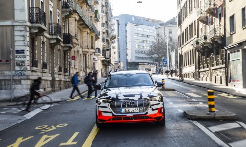 Gespot in Genève: de volledig elektrische Audi e-tron SUV. Reserveer nu!