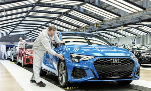 Groen licht voor Europese autofabrieken: de productie wordt langzaam hervat Groen licht voor Europese autofabrieken: de productie wordt langzaam hervat