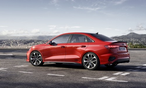 Iedereen aan de kant voor deze supersnelle Audi S3! Iedereen aan de kant voor deze supersnelle Audi S3!