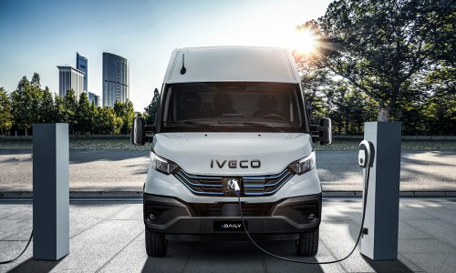 Vanaf 1 juli 2025: zware elektrische bedrijfswagens rijden met B-rijbewijs