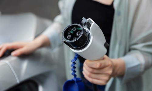 Definitief: lagere bijtelling EV's en pseudo-eindheffing goedgekeurd