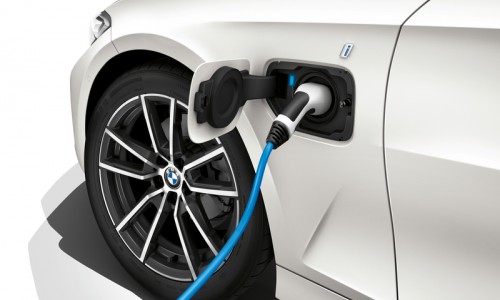 BMW 330e krijgt meer vermogen en verbeterde elektrische actieradius