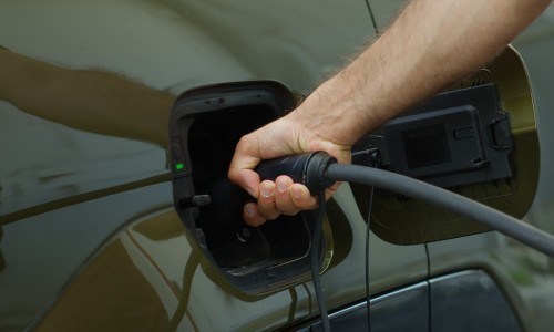Elektrische rijders in Gelderland krijgen korting voor slim laden aan publieke laadpaal