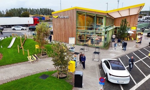 Fastned laat de toekomst van elektrisch laden zien op nieuwe Flagshiplocatie Fastned laat de toekomst van elektrisch laden zien op nieuwe Flagshiplocatie