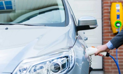 Voor het eerst meer elektrische auto's dan dieselauto's verkocht in Nederland Voor het eerst meer elektrische auto's dan dieselauto's verkocht in Nederland