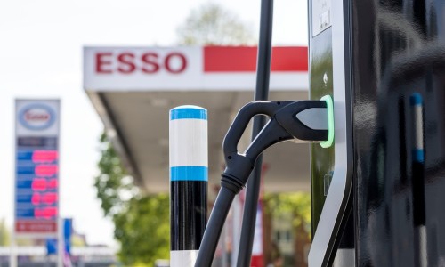 Laadpalen met accu: de toekomst van snelladen in Nederland? Laadpalen met accu: de toekomst van snelladen in Nederland?